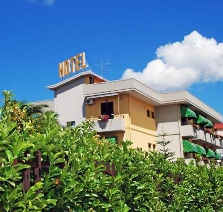 Santoianni Hotell San Martino in Pensilis Exteriör bild